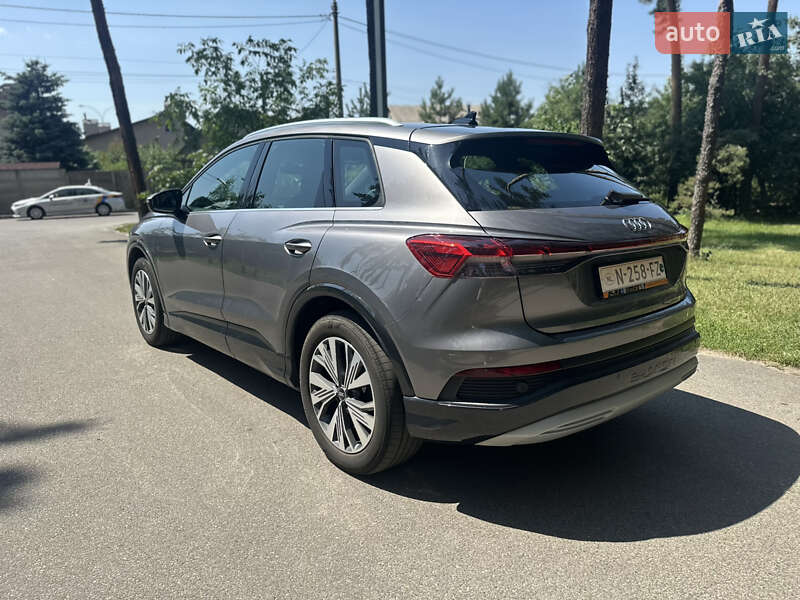 Позашляховик / Кросовер Audi Q4 e-tron 2021 в Києві