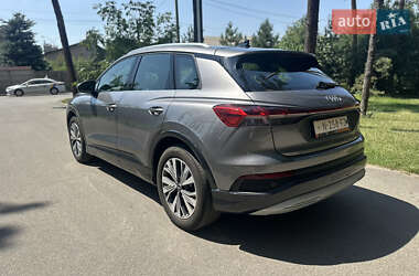 Позашляховик / Кросовер Audi Q4 e-tron 2021 в 
