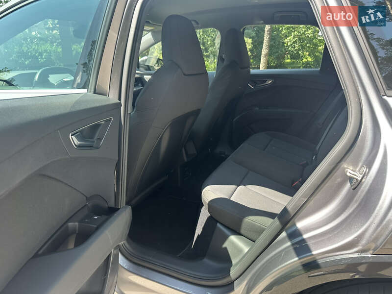 Позашляховик / Кросовер Audi Q4 e-tron 2021 в Києві
