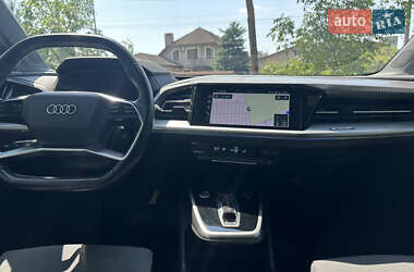 Позашляховик / Кросовер Audi Q4 e-tron 2021 в 