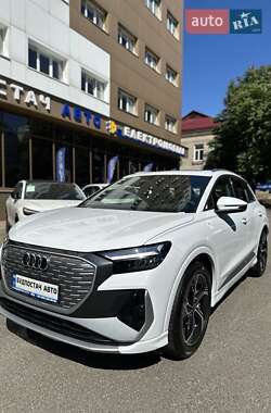 Позашляховик / Кросовер Audi Q4 e-tron 2025 в 