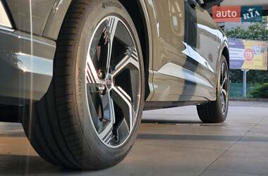 Позашляховик / Кросовер Audi Q4 e-tron 2025 в 