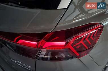 Позашляховик / Кросовер Audi Q4 e-tron 2025 в 