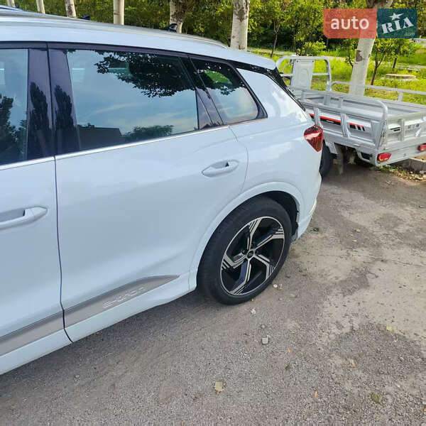 Внедорожник / Кроссовер Audi Q4 e-tron 2023 в Киеве