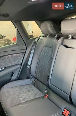 Позашляховик / Кросовер Audi Q4 e-tron 2024 в 