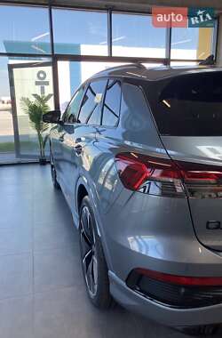 Позашляховик / Кросовер Audi Q4 e-tron 2024 в 