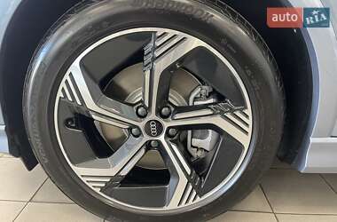 Позашляховик / Кросовер Audi Q4 e-tron 2025 в 