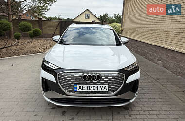 Позашляховик / Кросовер Audi Q4 e-tron 2023 в 