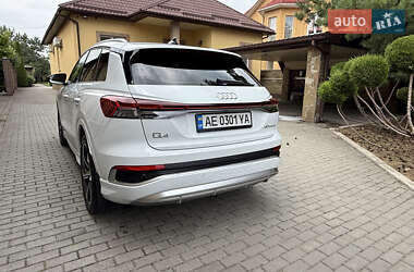 Позашляховик / Кросовер Audi Q4 e-tron 2023 в 