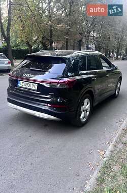 Позашляховик / Кросовер Audi Q4 e-tron 2022 в 