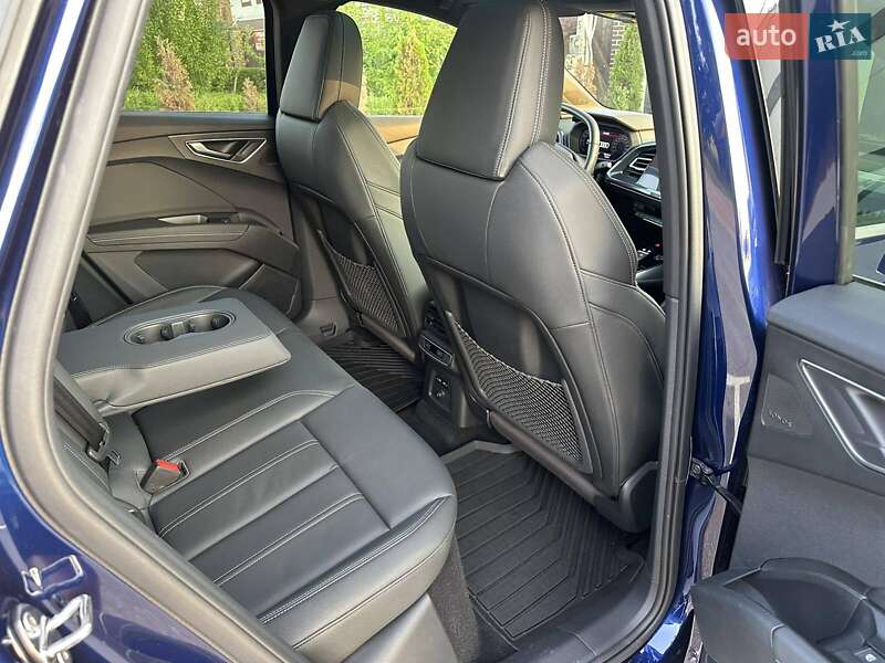 Внедорожник / Кроссовер Audi Q4 e-tron 2023 в Киеве