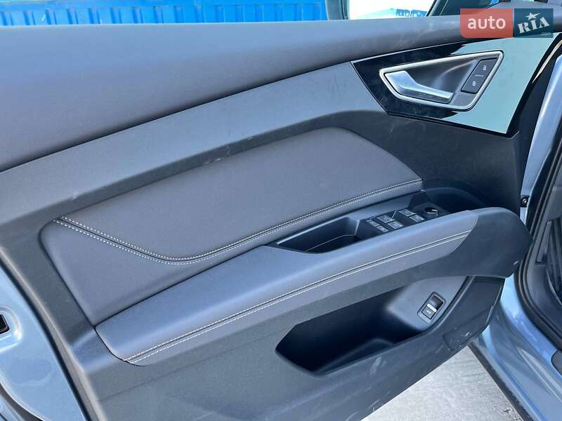 Внедорожник / Кроссовер Audi Q4 e-tron 2023 в Киеве