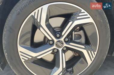 Позашляховик / Кросовер Audi Q4 e-tron 2022 в 