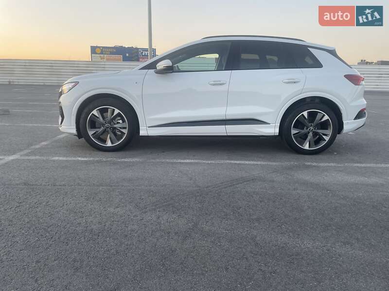 Позашляховик / Кросовер Audi Q4 e-tron 2024 в Львові