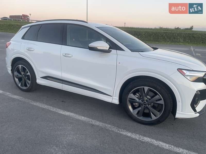Позашляховик / Кросовер Audi Q4 e-tron 2024 в Львові