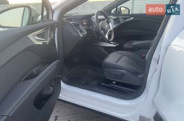 Внедорожник / Кроссовер Audi Q4 e-tron 2024 в 