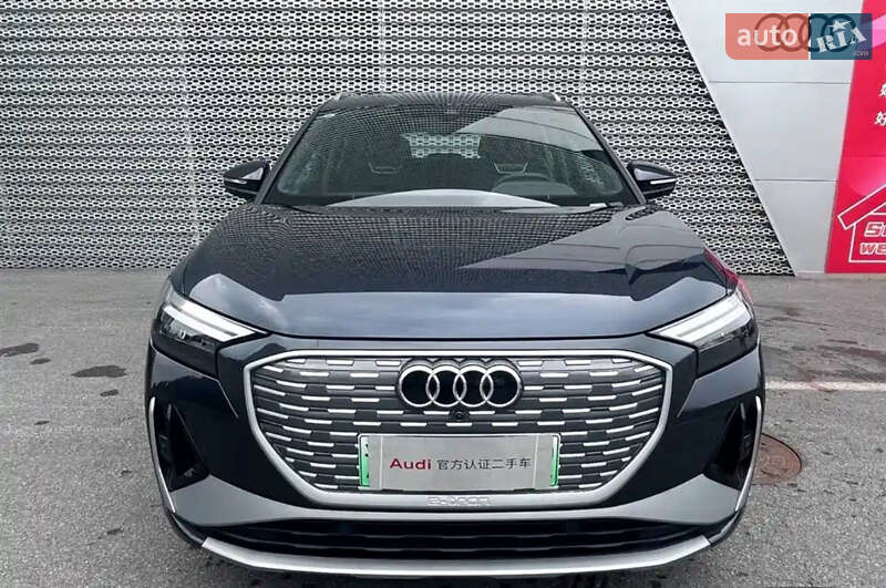 Внедорожник / Кроссовер Audi Q4 e-tron 2024 в 
