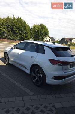 Внедорожник / Кроссовер Audi Q4 e-tron 2024 в 