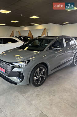 Позашляховик / Кросовер Audi Q4 e-tron 2025 в 