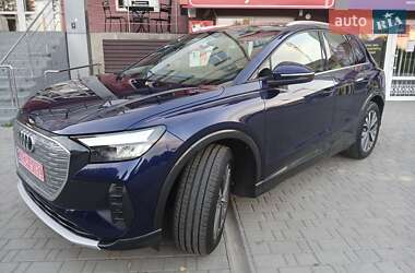 Позашляховик / Кросовер Audi Q4 e-tron 2021 в 