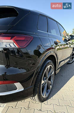 Внедорожник / Кроссовер Audi Q4 e-tron 2021 в 