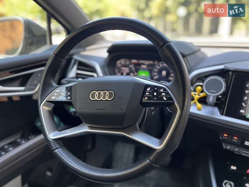 Позашляховик / Кросовер Audi Q4 e-tron 2022 в Дніпрі