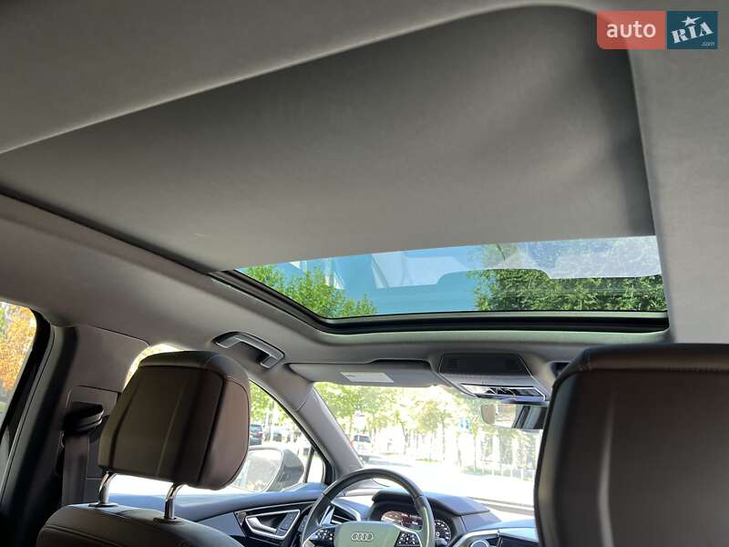 Позашляховик / Кросовер Audi Q4 e-tron 2022 в Дніпрі