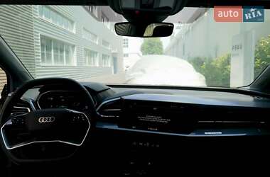 Позашляховик / Кросовер Audi Q4 e-tron 2024 в 