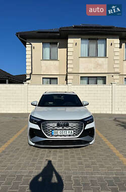 Позашляховик / Кросовер Audi Q4 e-tron 2023 в 