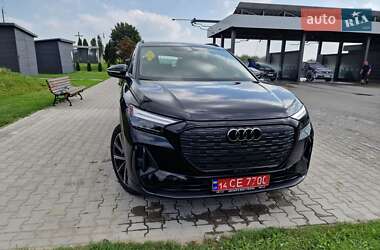 Позашляховик / Кросовер Audi Q4 e-tron 2022 в 