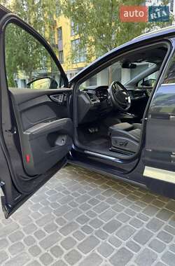 Внедорожник / Кроссовер Audi Q4 e-tron 2023 в 