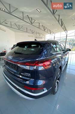 Позашляховик / Кросовер Audi Q4 e-tron 2024 в 