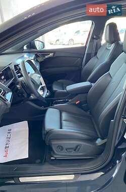 Позашляховик / Кросовер Audi Q4 e-tron 2024 в 