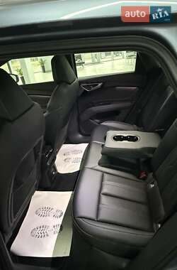Внедорожник / Кроссовер Audi Q4 e-tron 2023 в 
