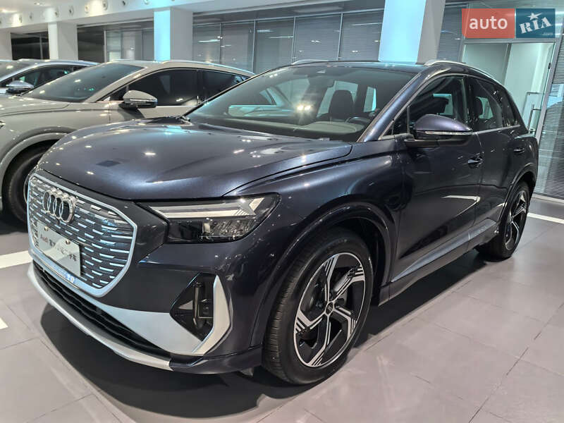 Внедорожник / Кроссовер Audi Q4 e-tron 2024 в 