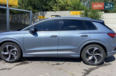 Внедорожник / Кроссовер Audi Q4 e-tron 2023 в 
