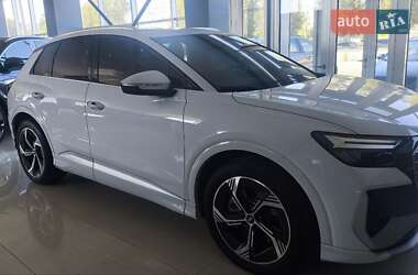 Внедорожник / Кроссовер Audi Q4 e-tron 2023 в 