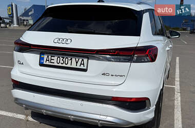 Позашляховик / Кросовер Audi Q4 e-tron 2023 в 