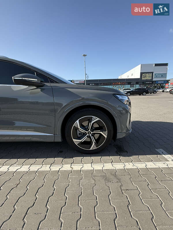 Позашляховик / Кросовер Audi Q4 e-tron 2024 в Києві