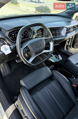 Внедорожник / Кроссовер Audi Q4 e-tron 2024 в 