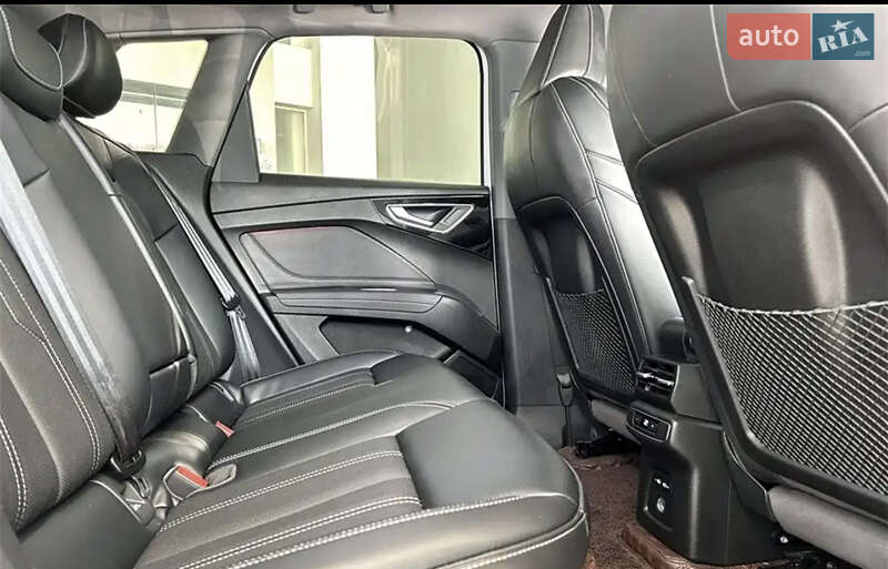 Позашляховик / Кросовер Audi Q4 e-tron 2023 в Львові