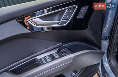 Позашляховик / Кросовер Audi Q4 e-tron 2024 в 