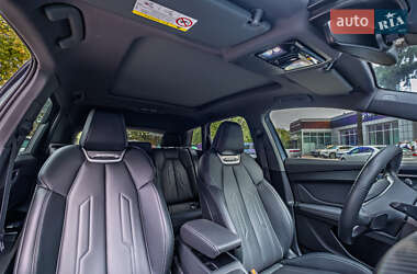 Позашляховик / Кросовер Audi Q4 e-tron 2024 в 