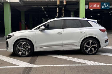 Внедорожник / Кроссовер Audi Q4 e-tron 2024 в 