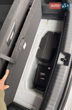 Внедорожник / Кроссовер Audi Q4 e-tron 2024 в 