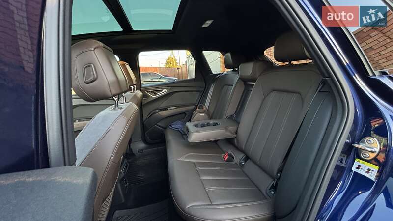 Позашляховик / Кросовер Audi Q4 e-tron 2023 в Кривому Розі