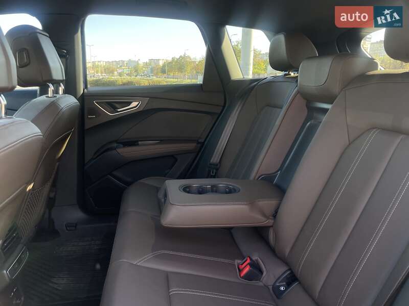 Позашляховик / Кросовер Audi Q4 e-tron 2023 в Кривому Розі