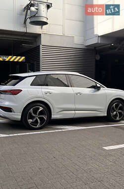 Внедорожник / Кроссовер Audi Q4 e-tron 2024 в 