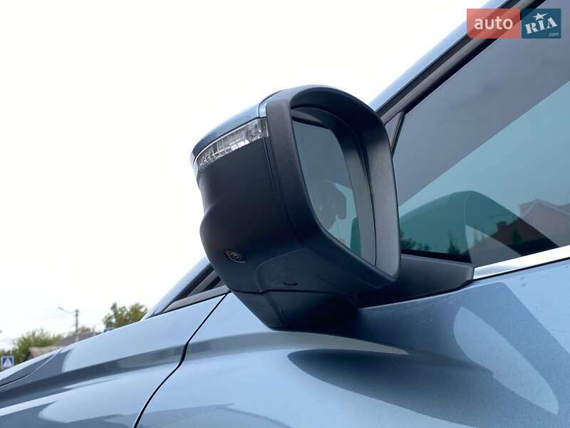 Позашляховик / Кросовер Audi Q4 e-tron 2024 в Погребах