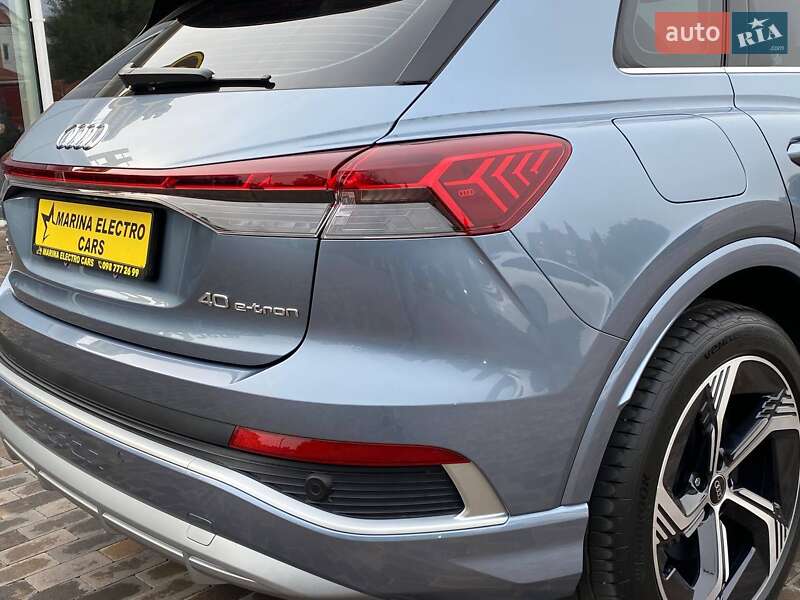 Позашляховик / Кросовер Audi Q4 e-tron 2024 в Погребах